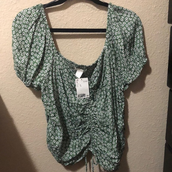 Cute green top with flowers designs, adjustable front, stretchy back - Picture 1 of 5